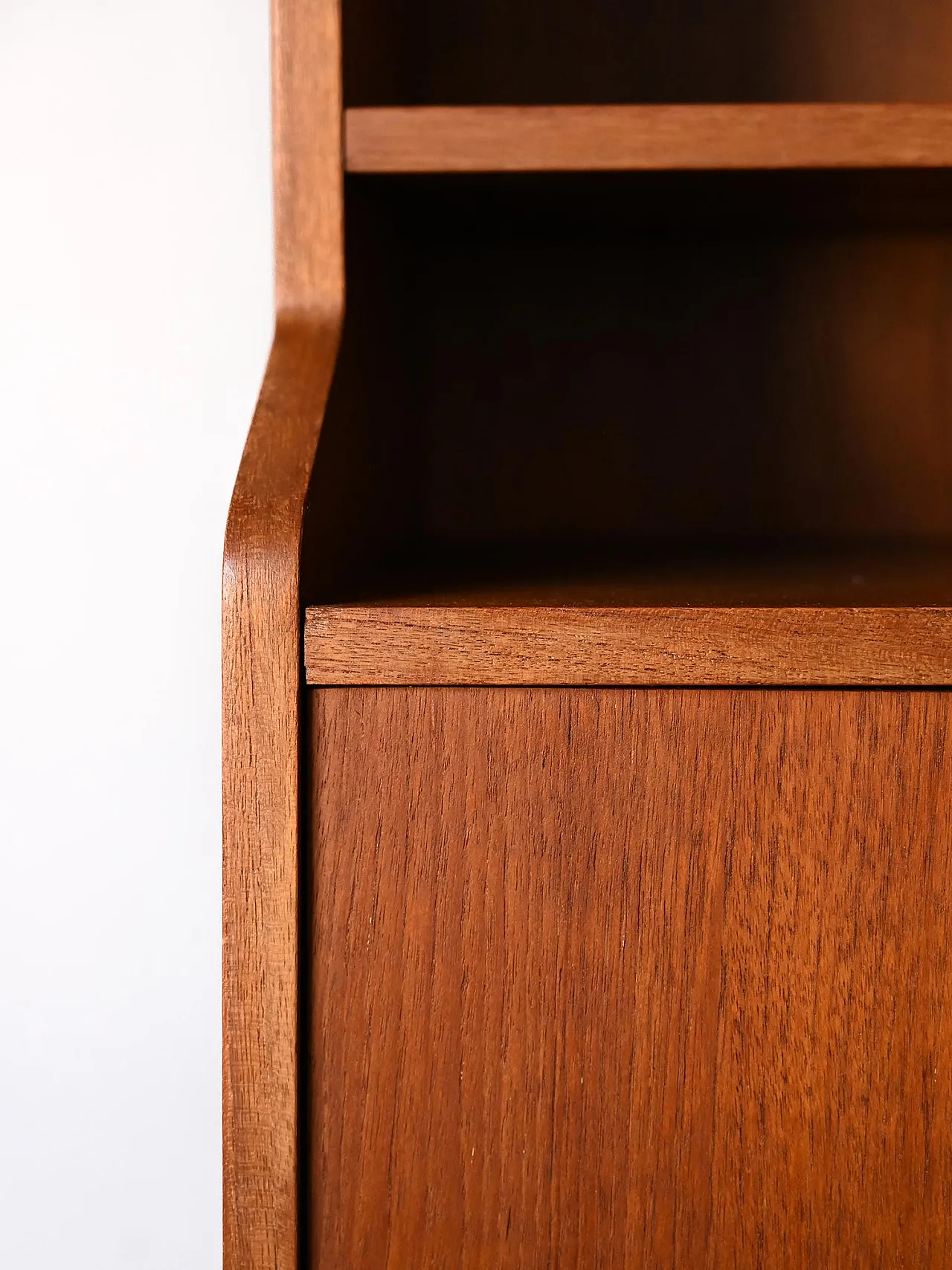 Scandinavian library in teak with doors doors 6
