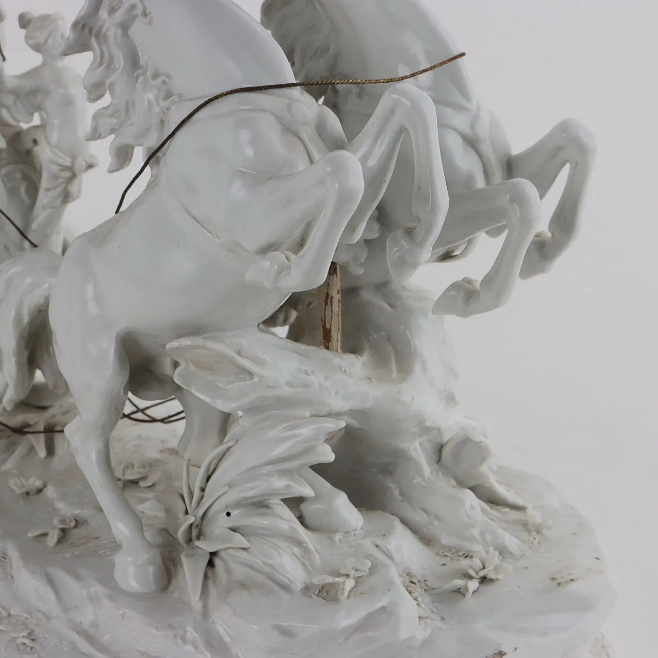 Figura mitologica su biga in porcellana di Manifattura Ginori di Doccia, metà '800 7