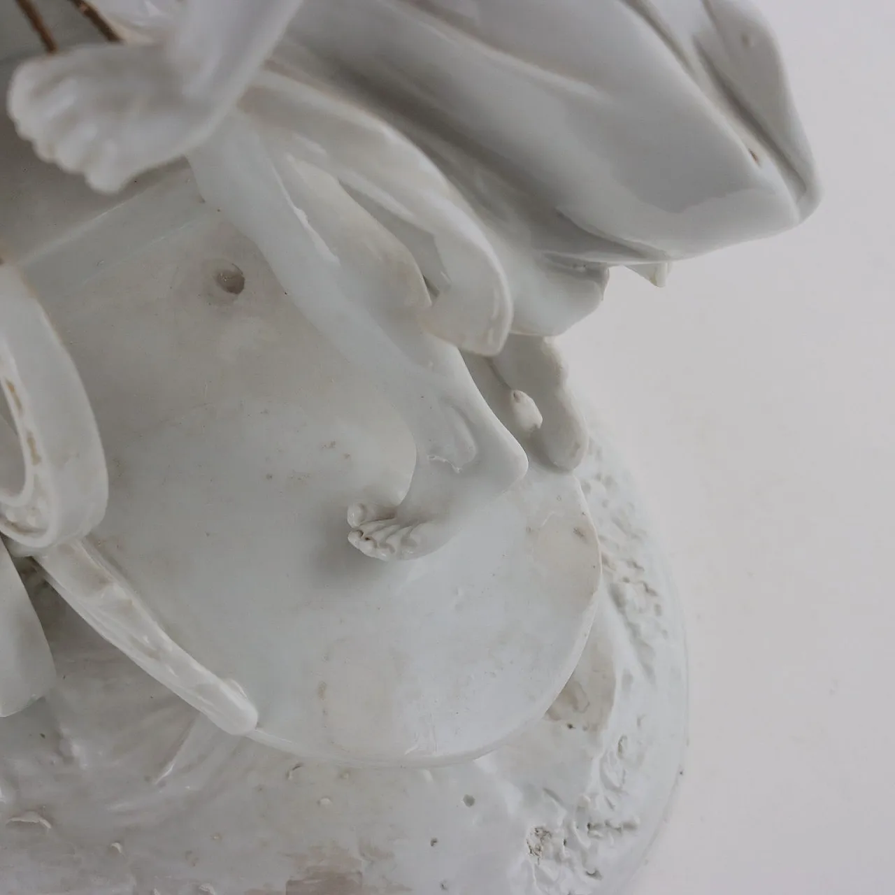 Figura mitologica su biga in porcellana di Manifattura Ginori di Doccia, metà '800 10