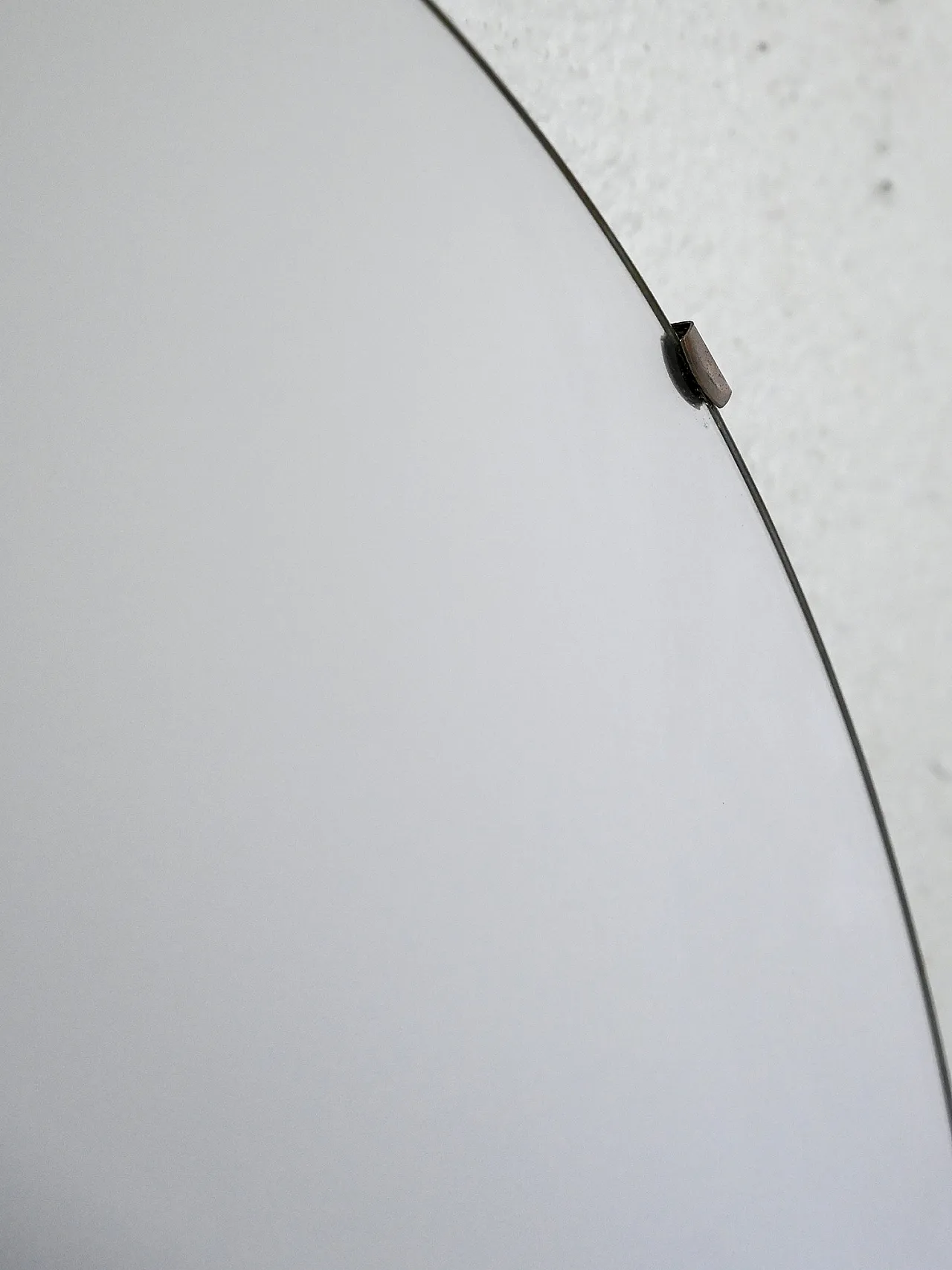 Specchio rotondo con cornice invisibile, anni '60 4
