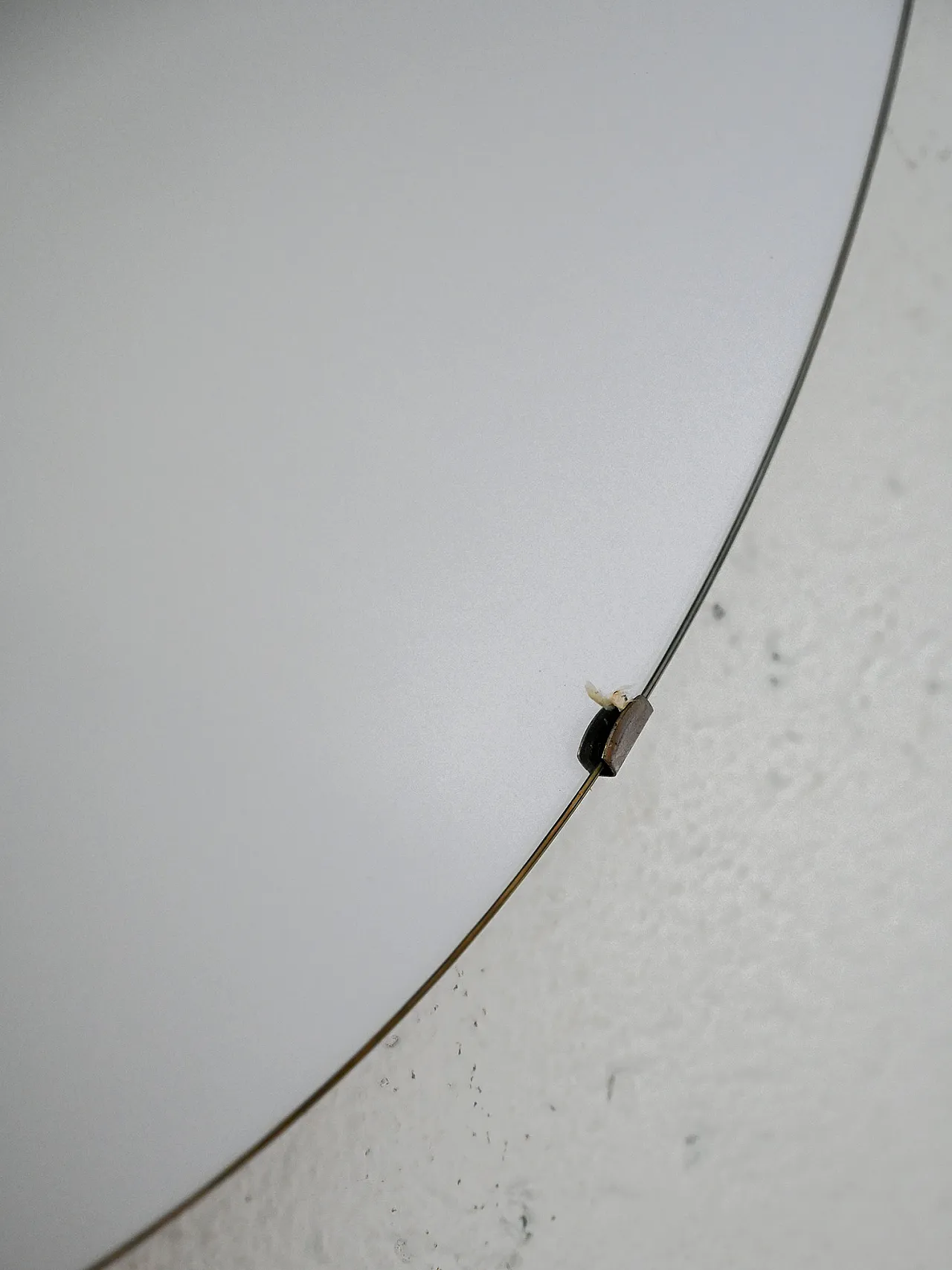 Specchio rotondo con cornice invisibile, anni '60 5