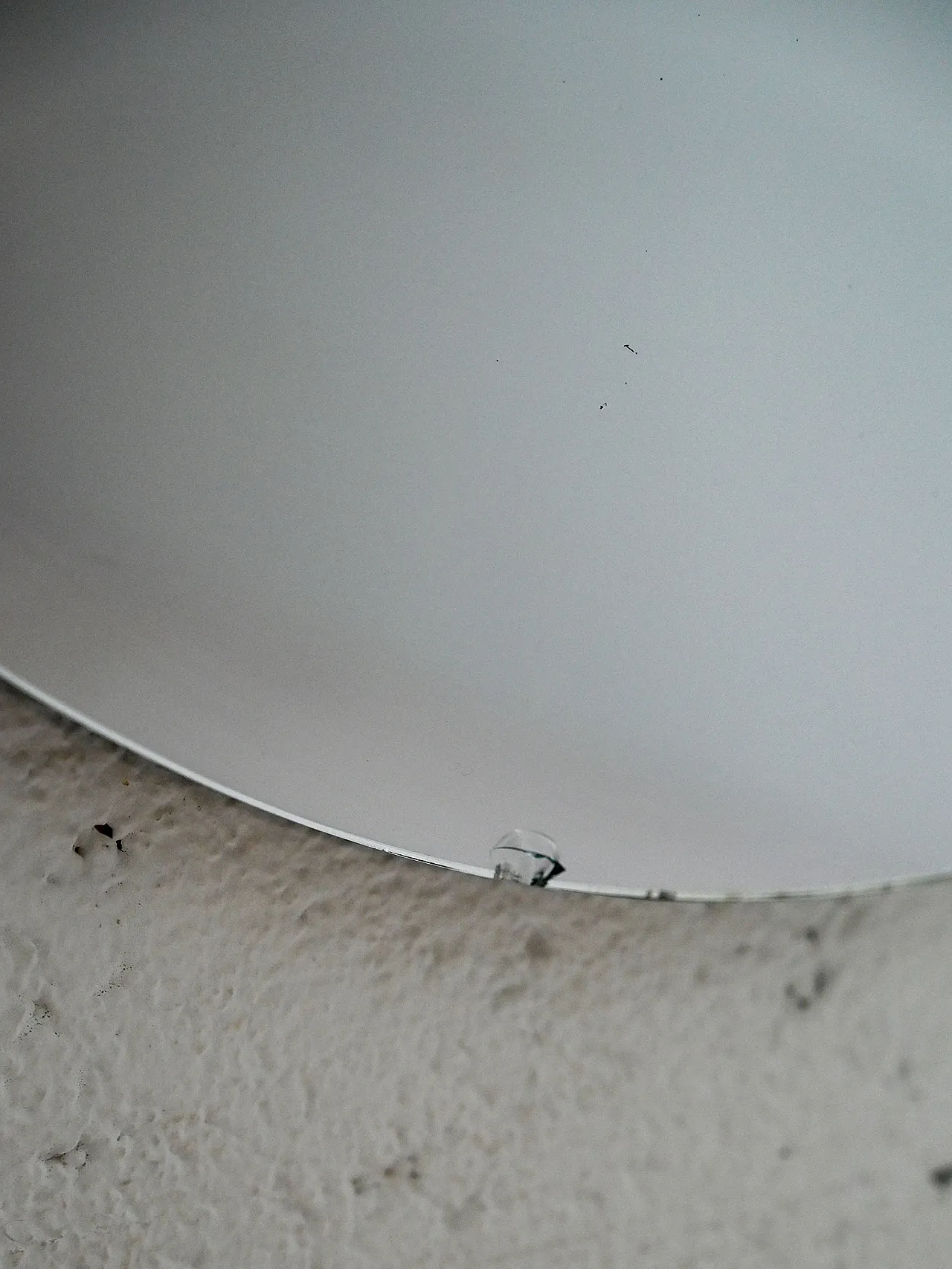 Specchio rotondo con cornice invisibile, anni '60 6