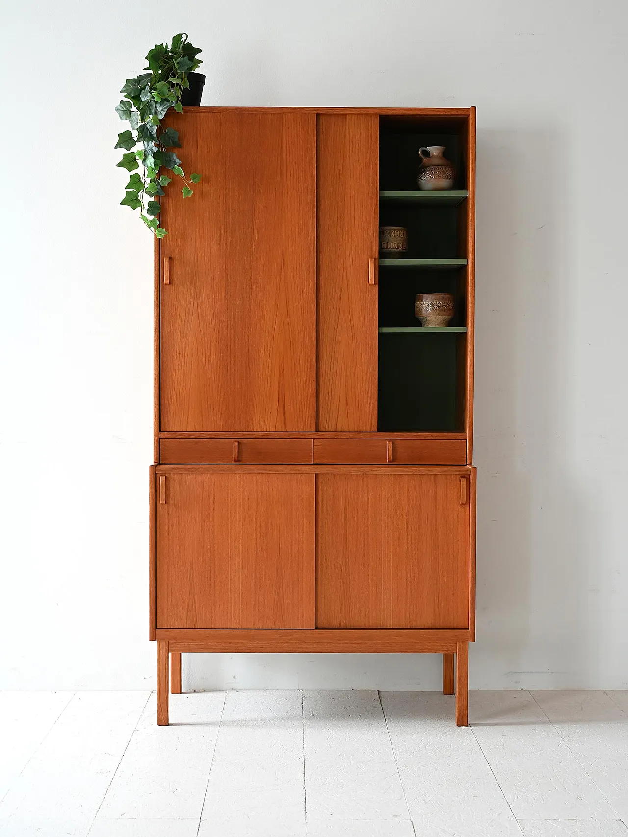 Armadio scandinavo in teak con ante scorrevoli di Bodafors, anni '60 1