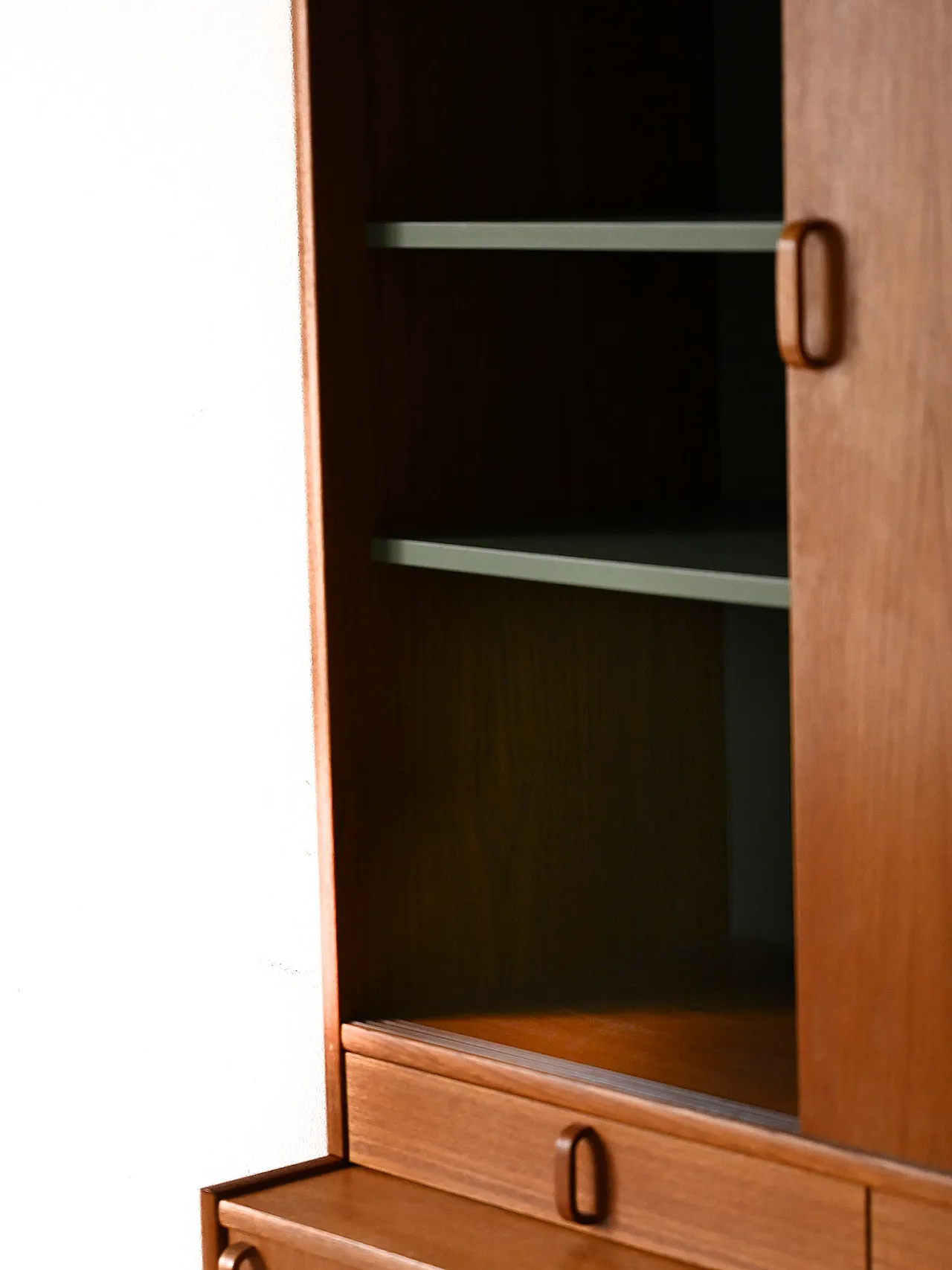 Armadio scandinavo in teak con ante scorrevoli di Bodafors, anni '60 7