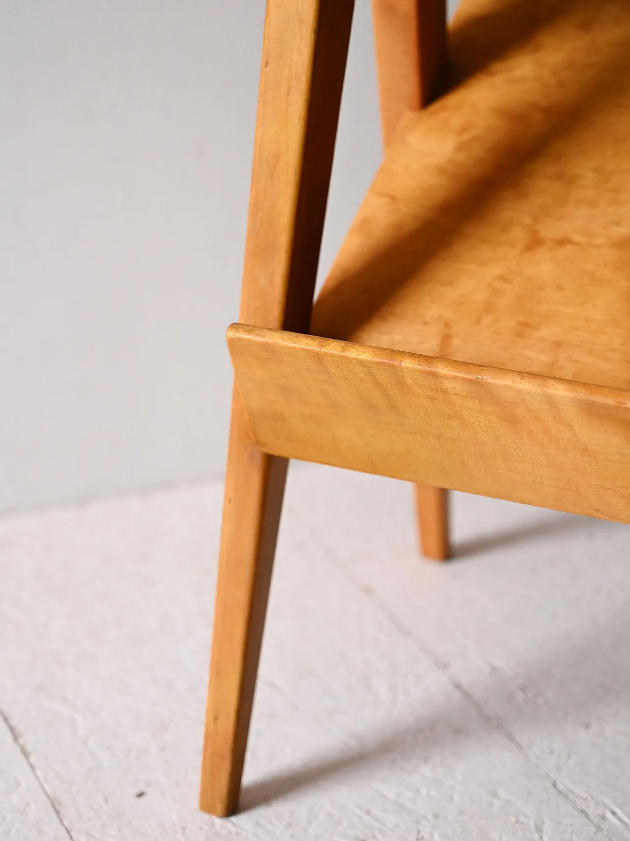 Scandinavian table with Birch display, 60s 5