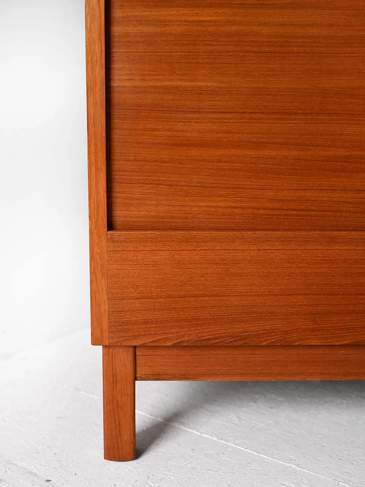 Archivio scandinavo in teak con ante a serrandina, anni '60 6