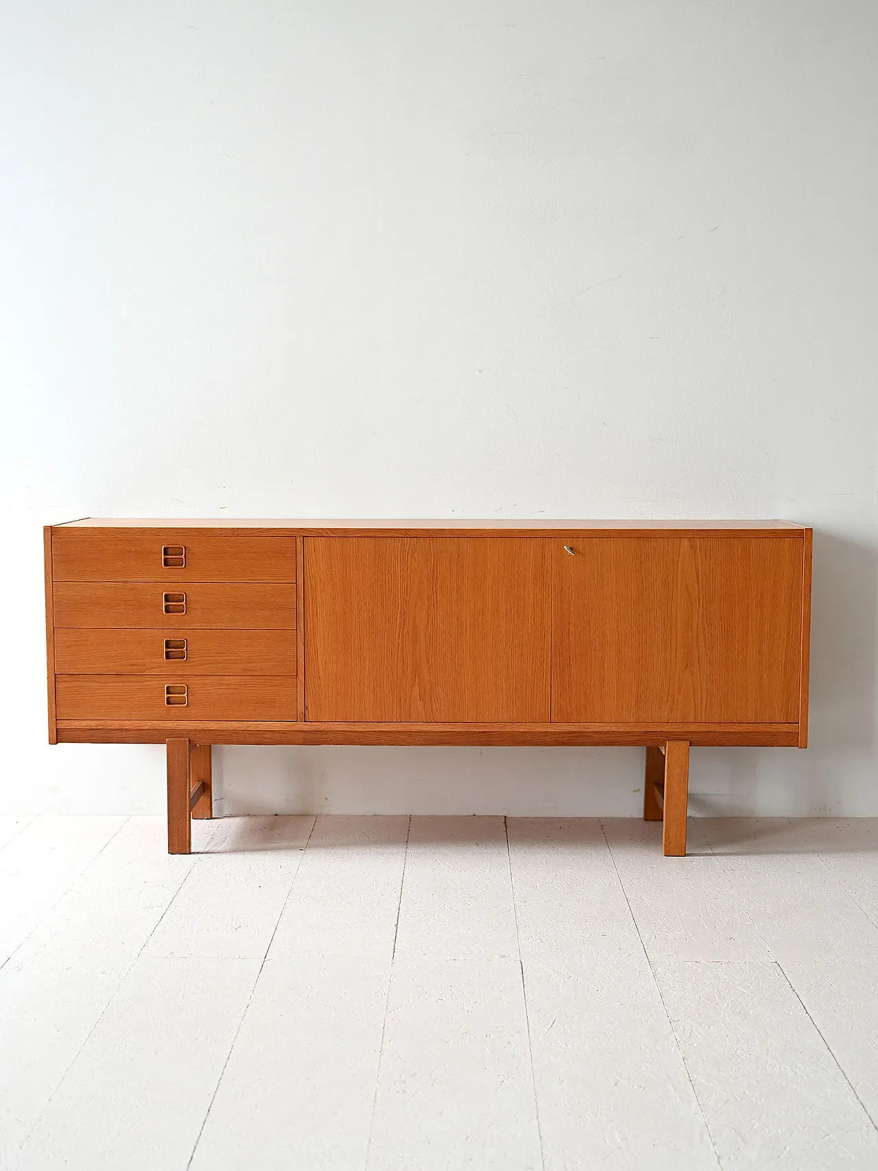 Sideboard scandinavo vintage in rovere con cassetti, anni '60 2