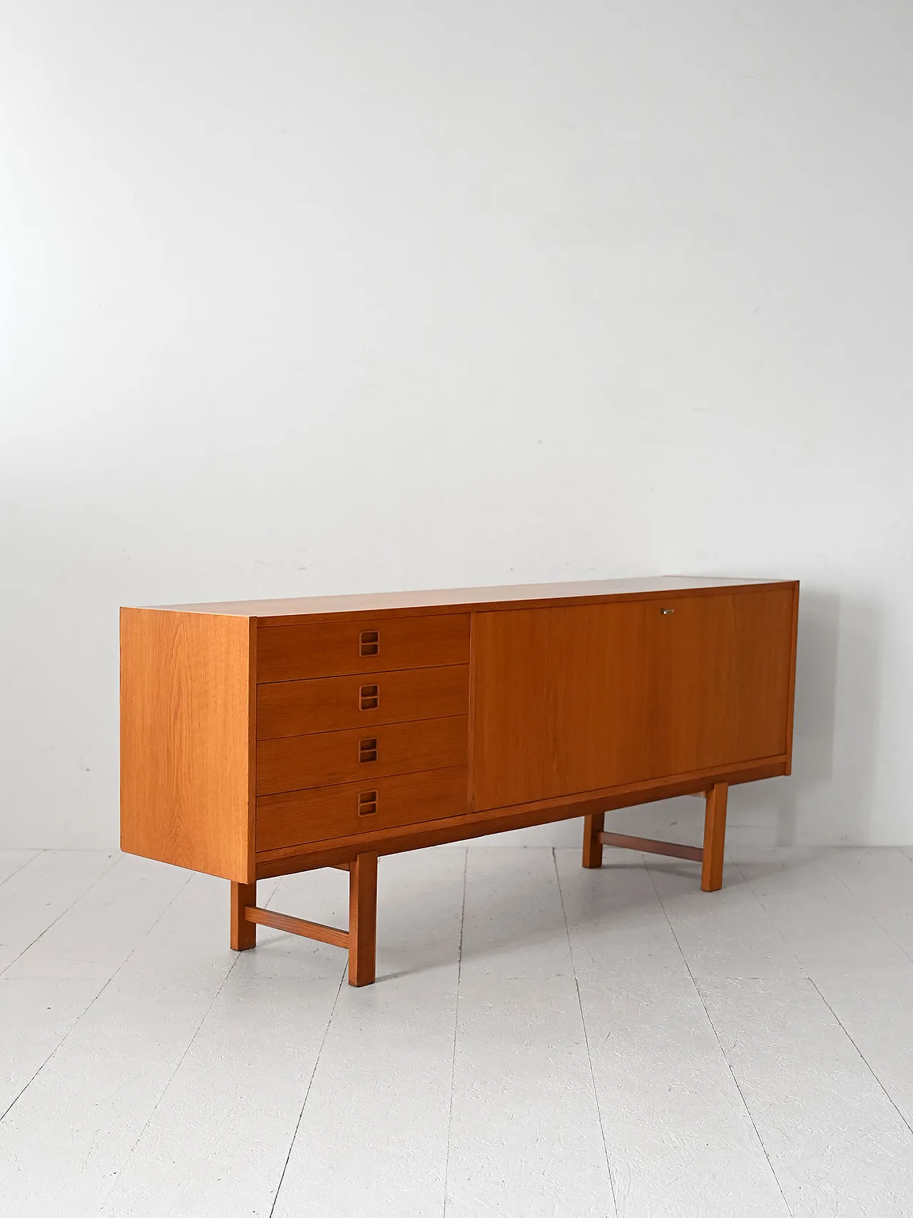 Sideboard scandinavo vintage in rovere con cassetti, anni '60 4