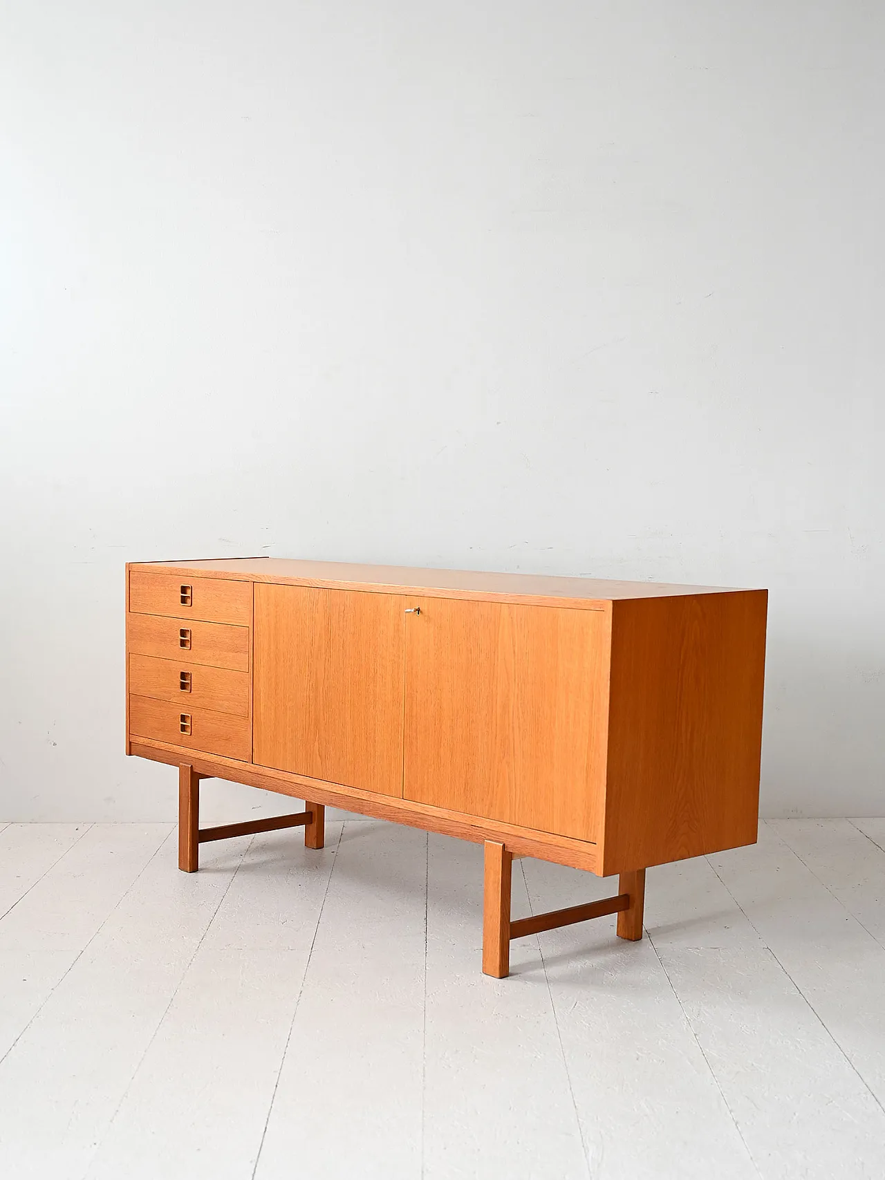 Sideboard scandinavo vintage in rovere con cassetti, anni '60 5