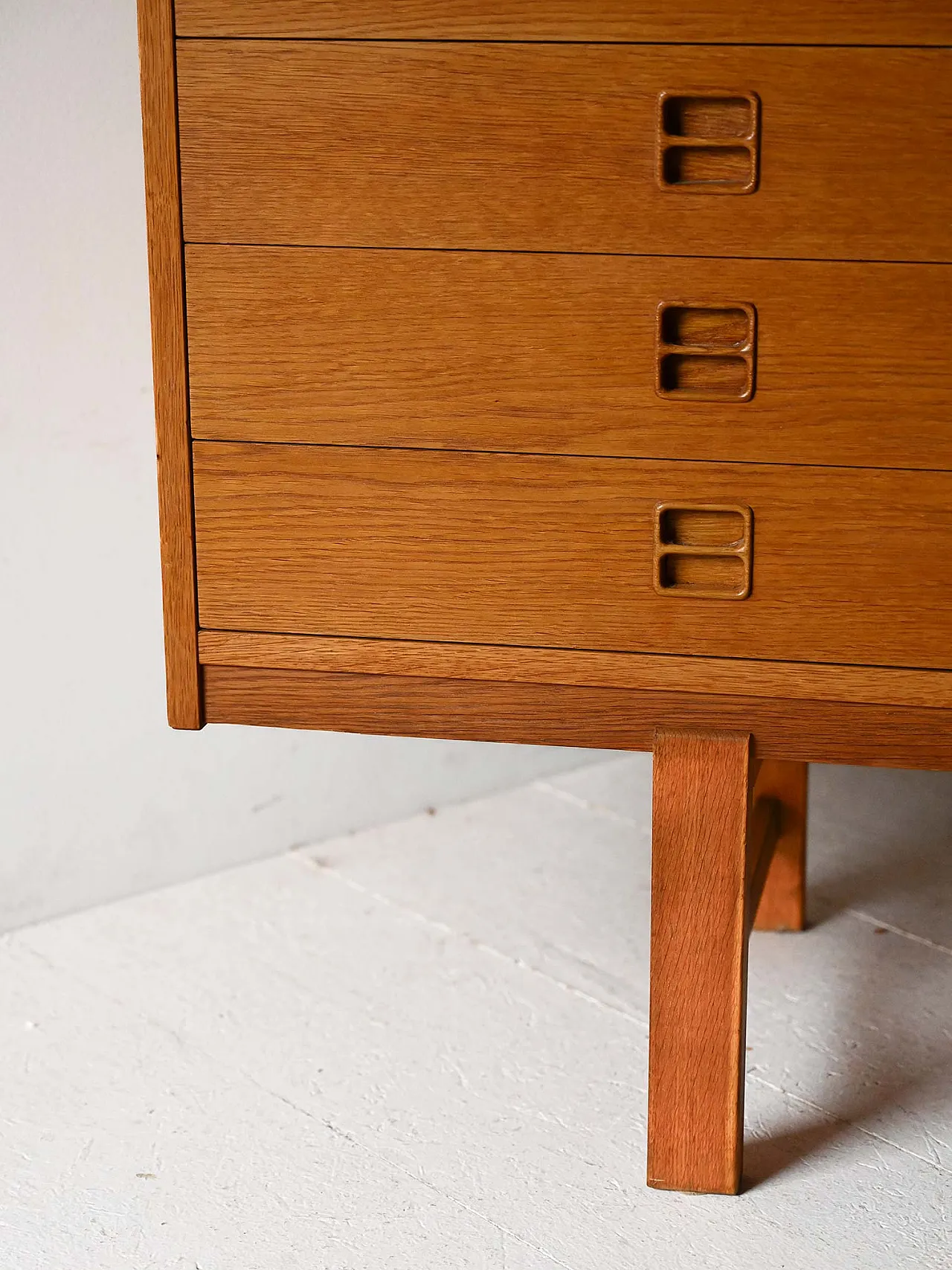 Sideboard scandinavo vintage in rovere con cassetti, anni '60 8