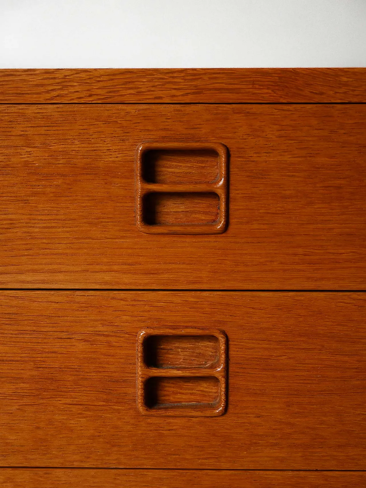 Sideboard scandinavo vintage in rovere con cassetti, anni '60 9
