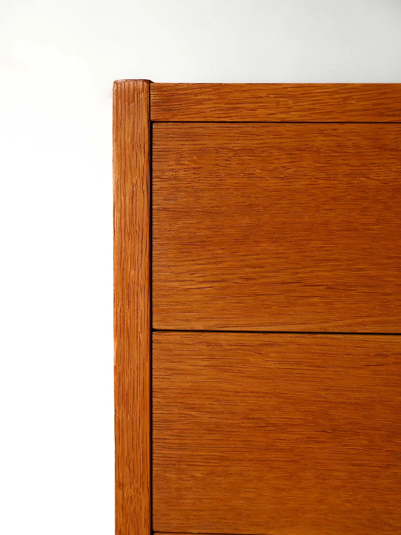 Sideboard scandinavo vintage in rovere con cassetti, anni '60 10