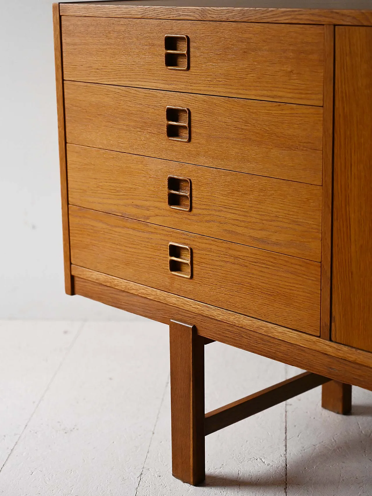 Sideboard scandinavo vintage in rovere con cassetti, anni '60 11