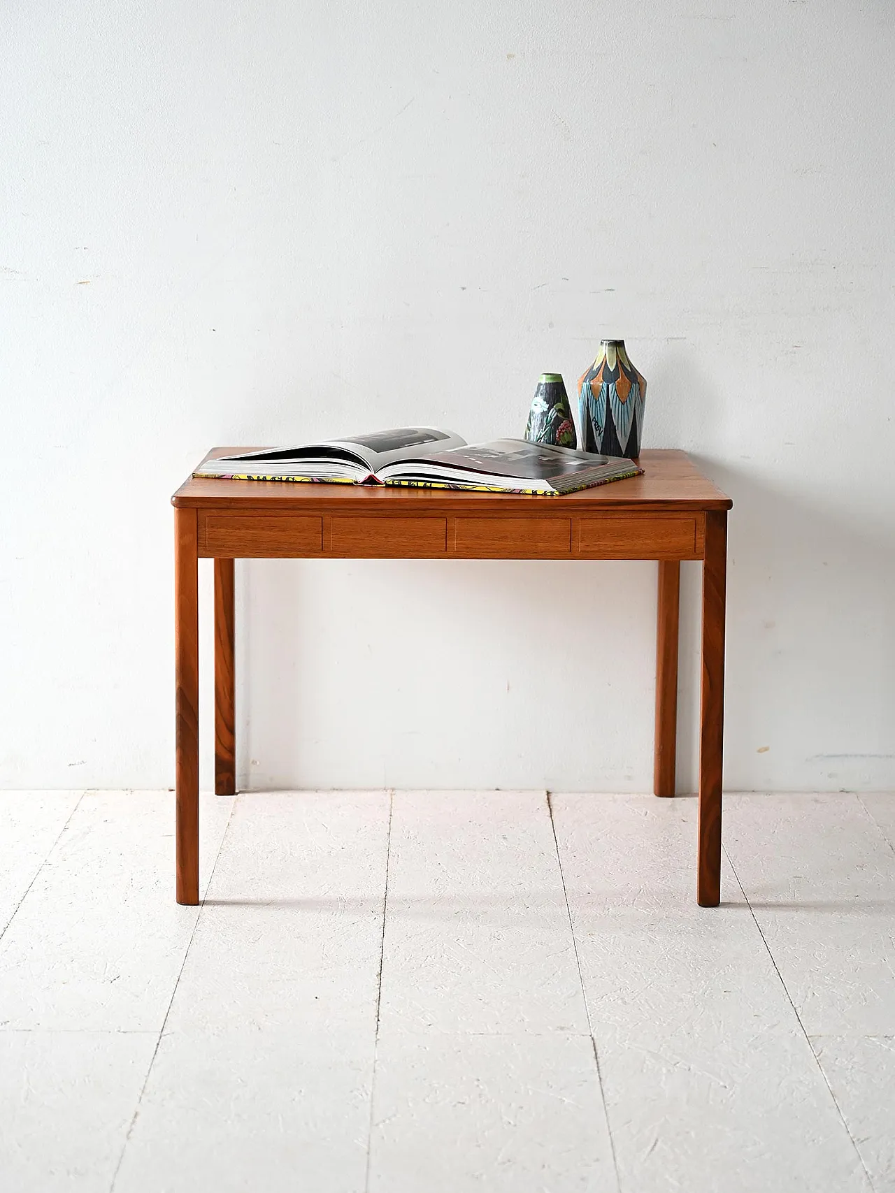 Scandinavian coffee table in teak with carved edge, 60s 1