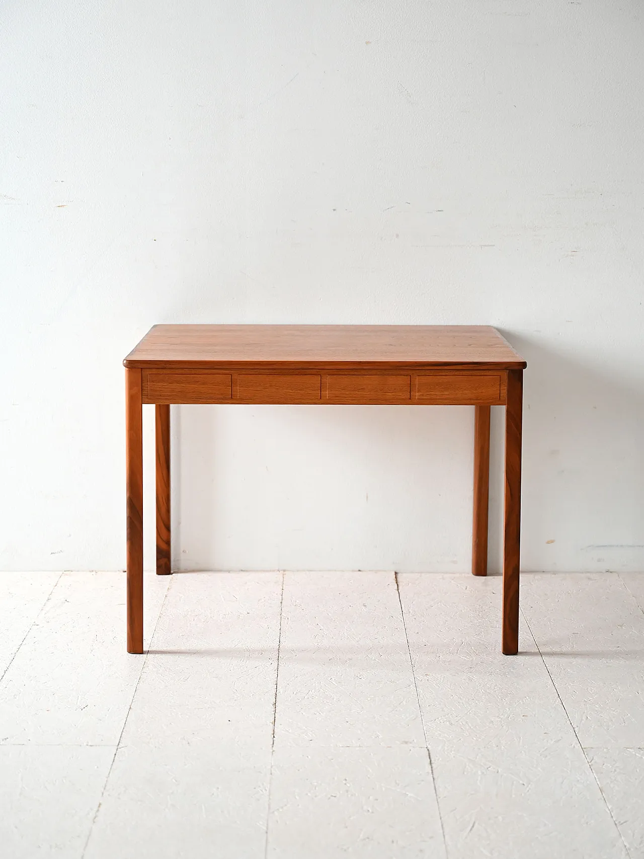 Scandinavian coffee table in teak with carved edge, 60s 2