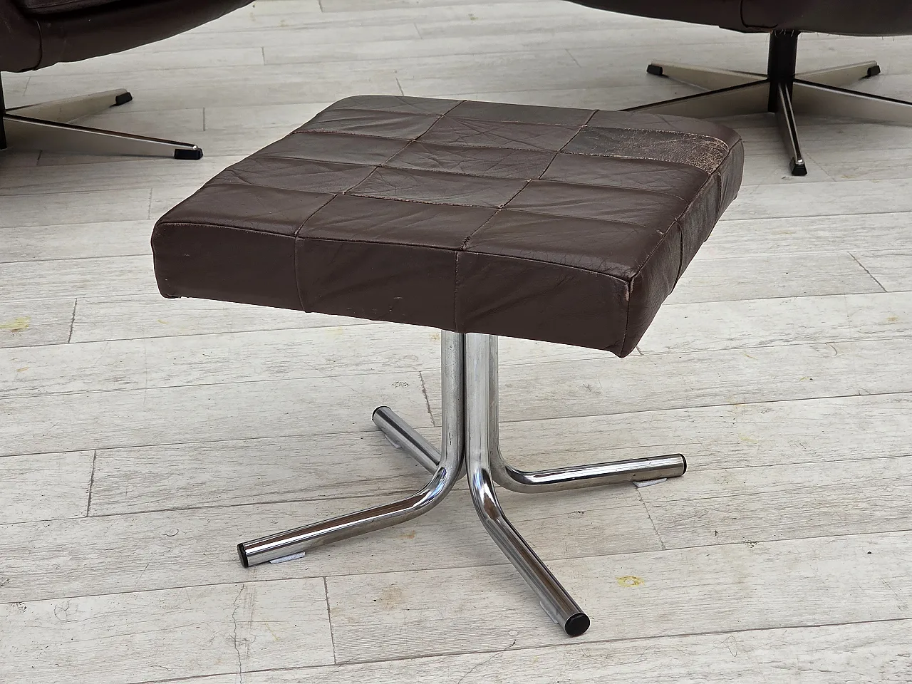 Pair of swivel lounge chairs with footstool, leather, 1970s 2