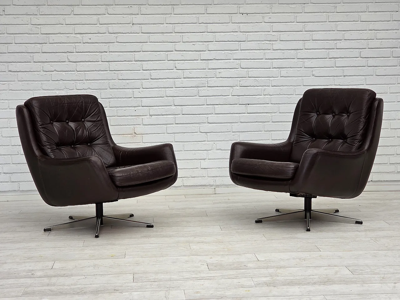 Pair of swivel lounge chairs with footstool, leather, 1970s 3