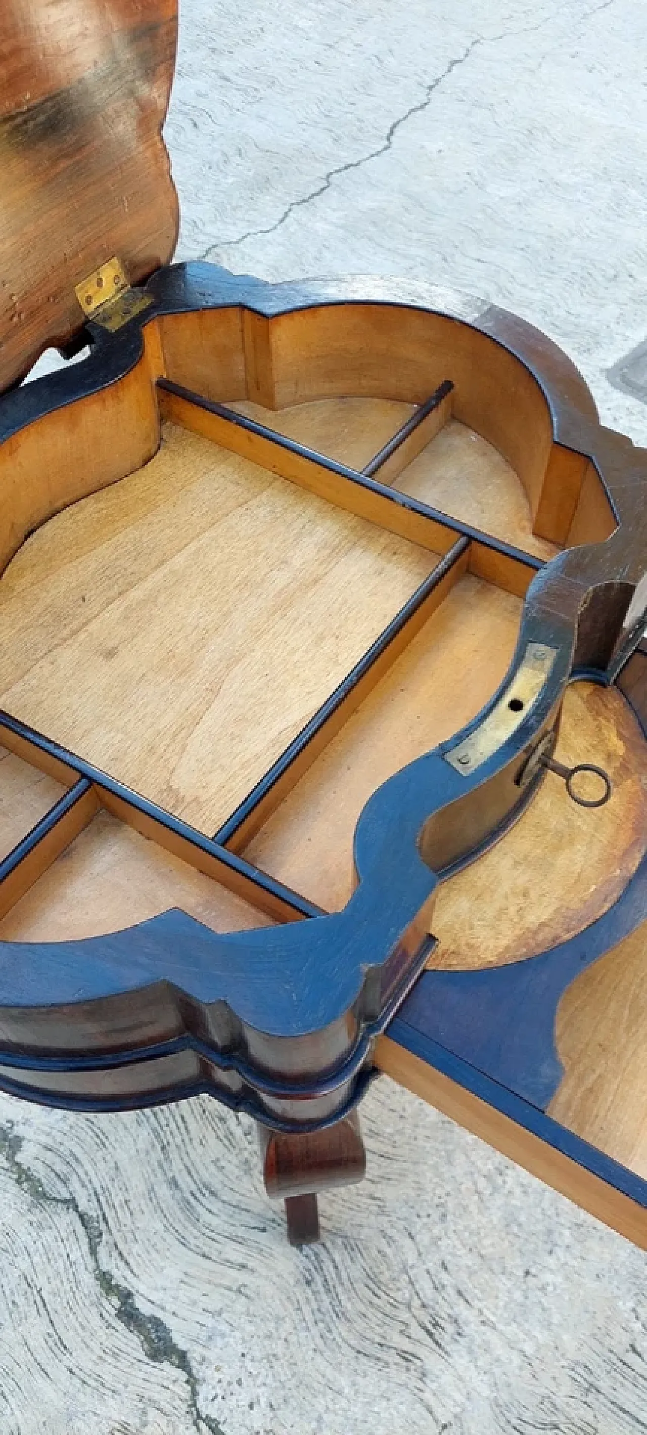 Louis Philippe rosewood panelled work table, 19th century 6
