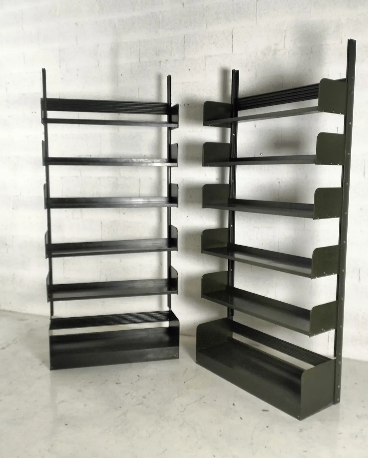 Pair of "Congress" Olive Green Metal Bookcases by Lips Vago, 70s 4