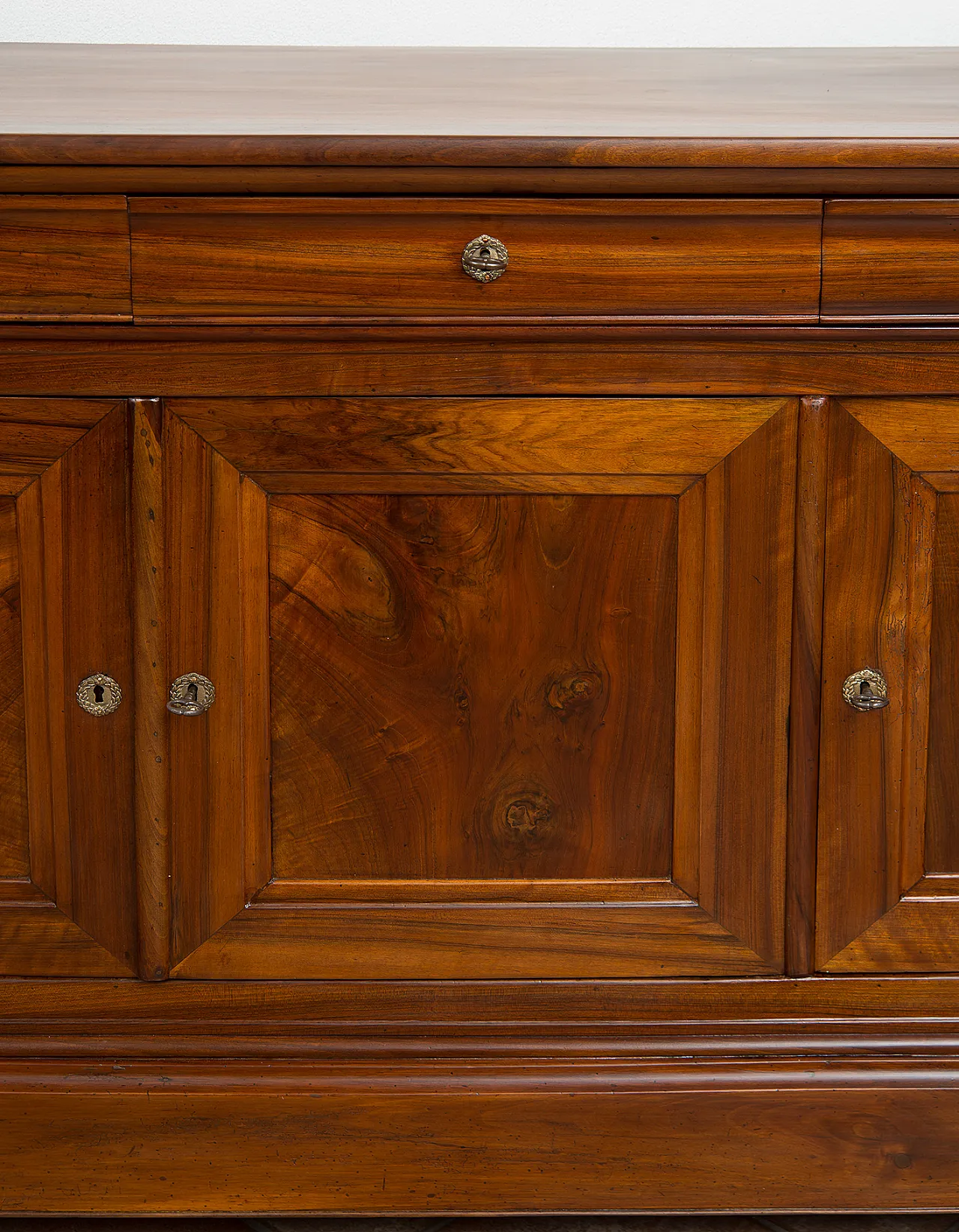 French Provencal sideboard in solid three door walnut, 19th century 2