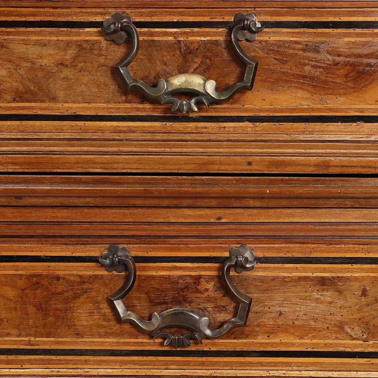 Dresser in walnut with four drawers & shelf feet, 18th century 5