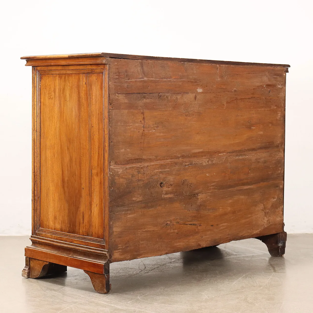 Dresser in walnut with four drawers & shelf feet, 18th century 10