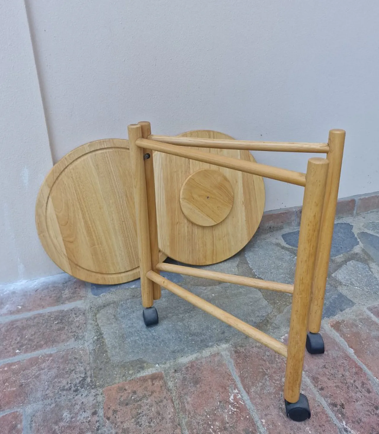 Tavolino da caffè in faggio pieghevole su ruote, Danimarca, anni '60 2