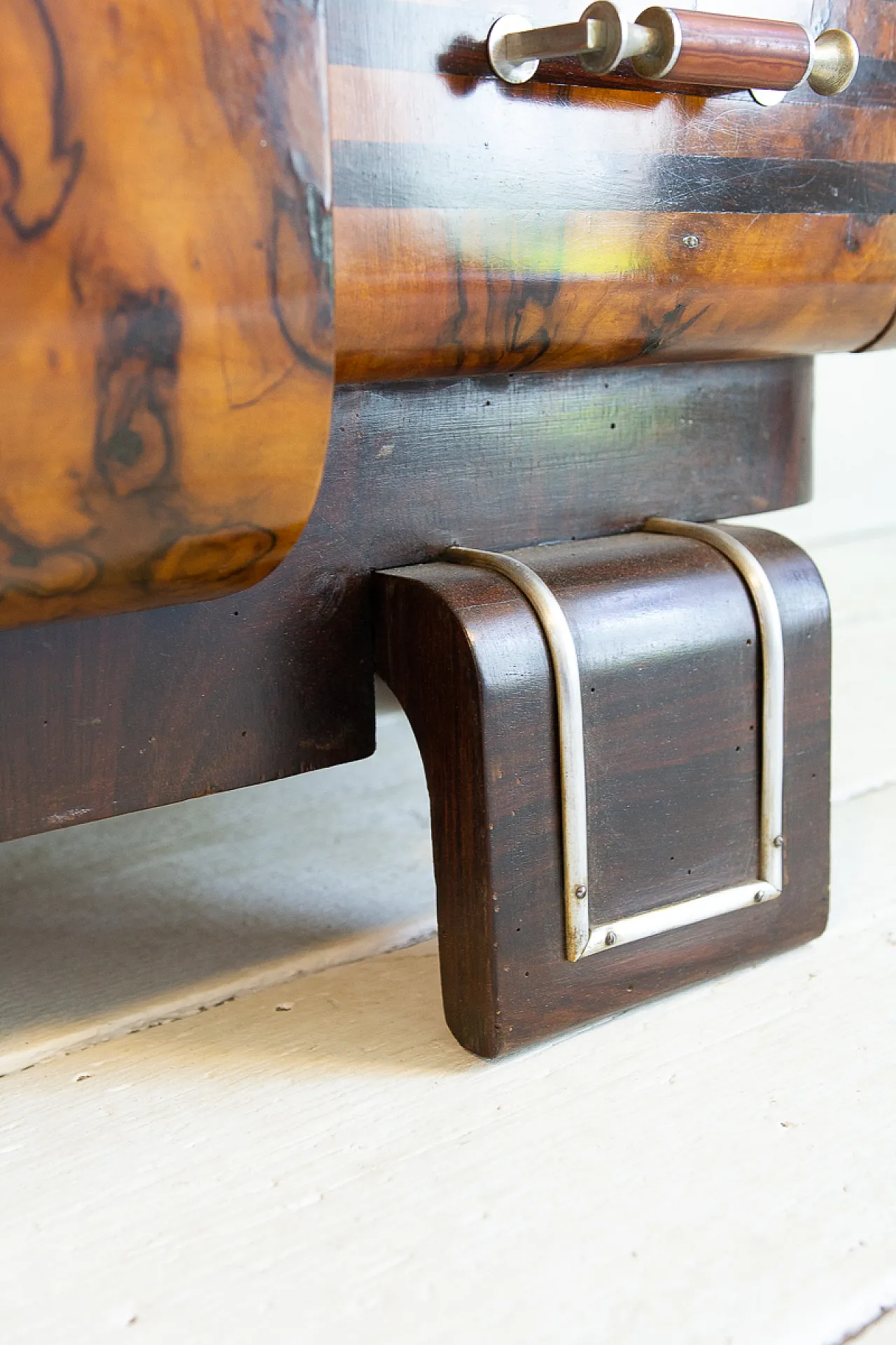 Cassettiera Art Déco in radica e noce e acciaio, anni '30 4