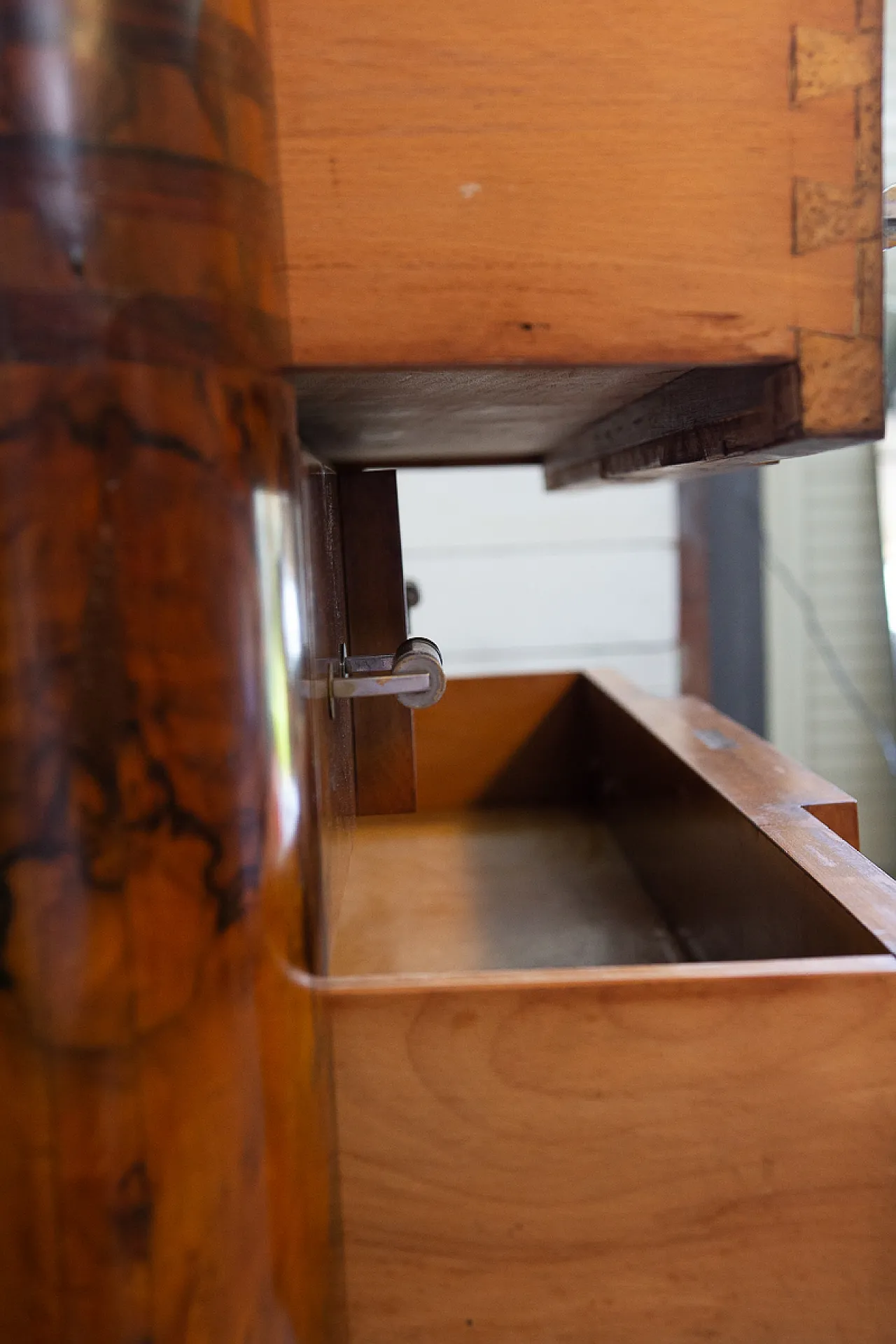 Cassettiera Art Déco in radica e noce e acciaio, anni '30 12