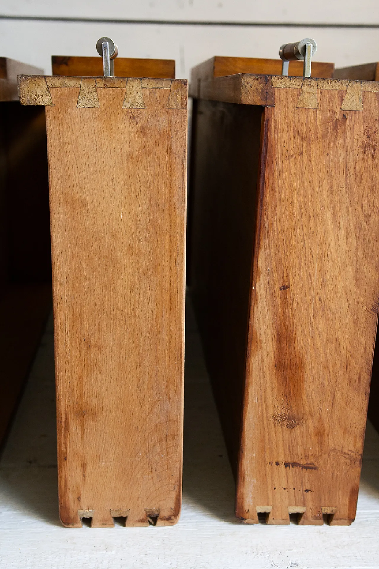 Cassettiera Art Déco in radica e noce e acciaio, anni '30 30