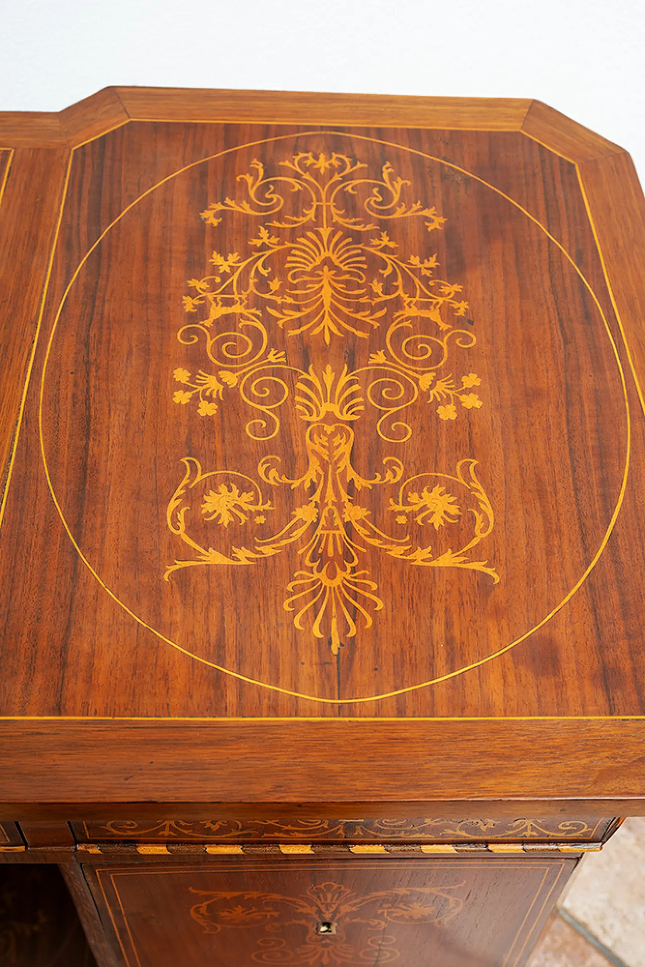 Smith Neapolitan desk in walnut root, 19th century 4