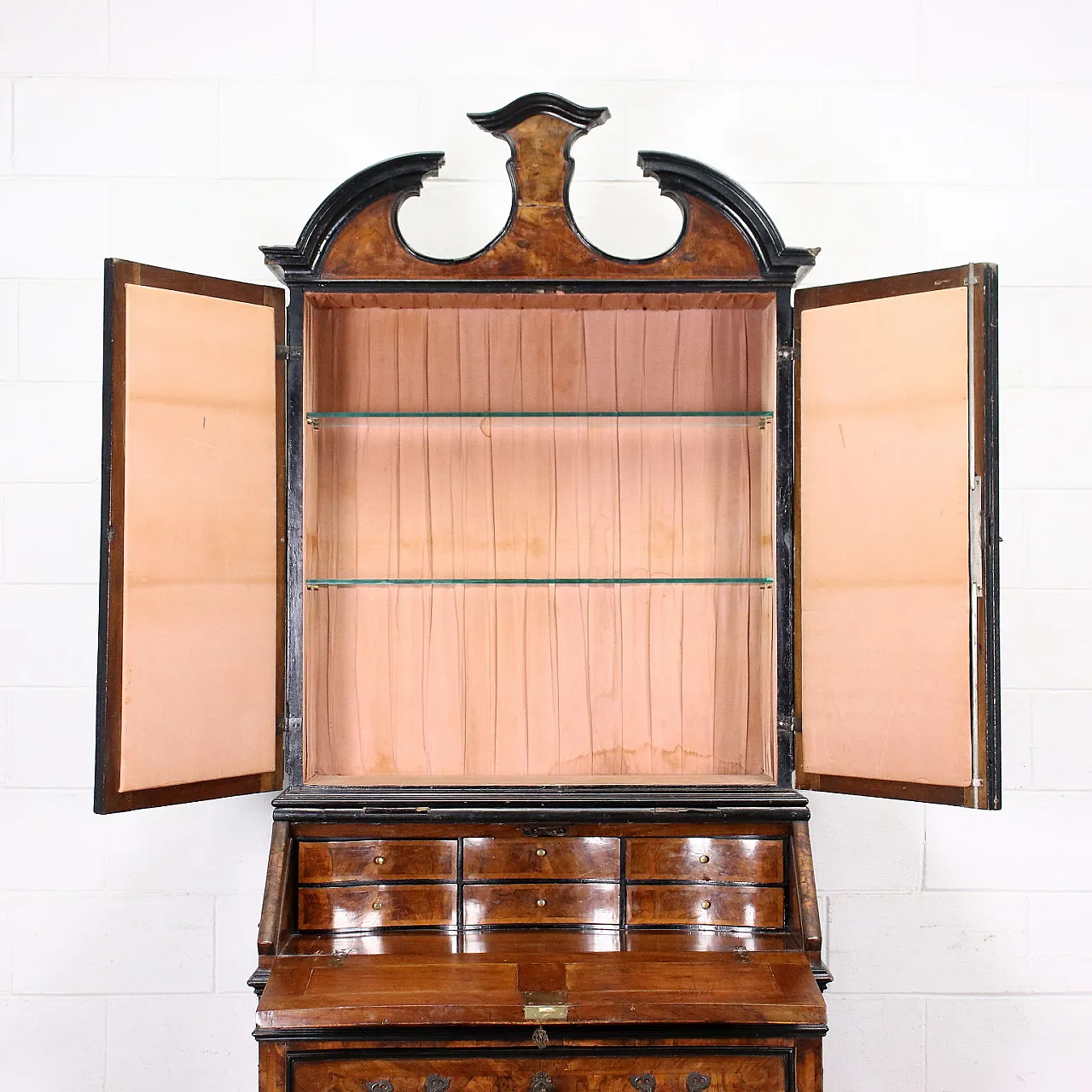 Baroque style wooden trumeau with mirrored doors, 18th century 3
