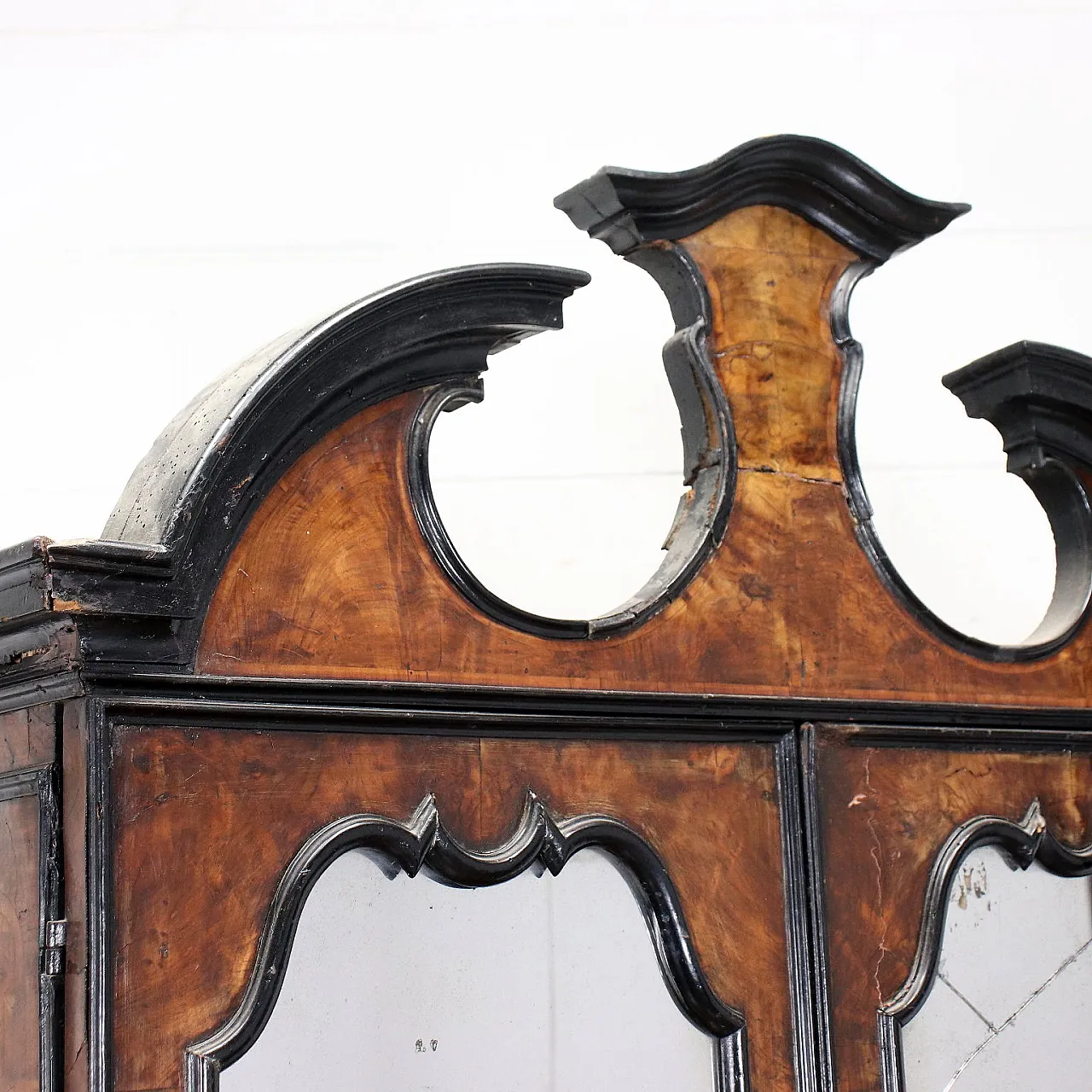 Baroque style wooden trumeau with mirrored doors, 18th century 5