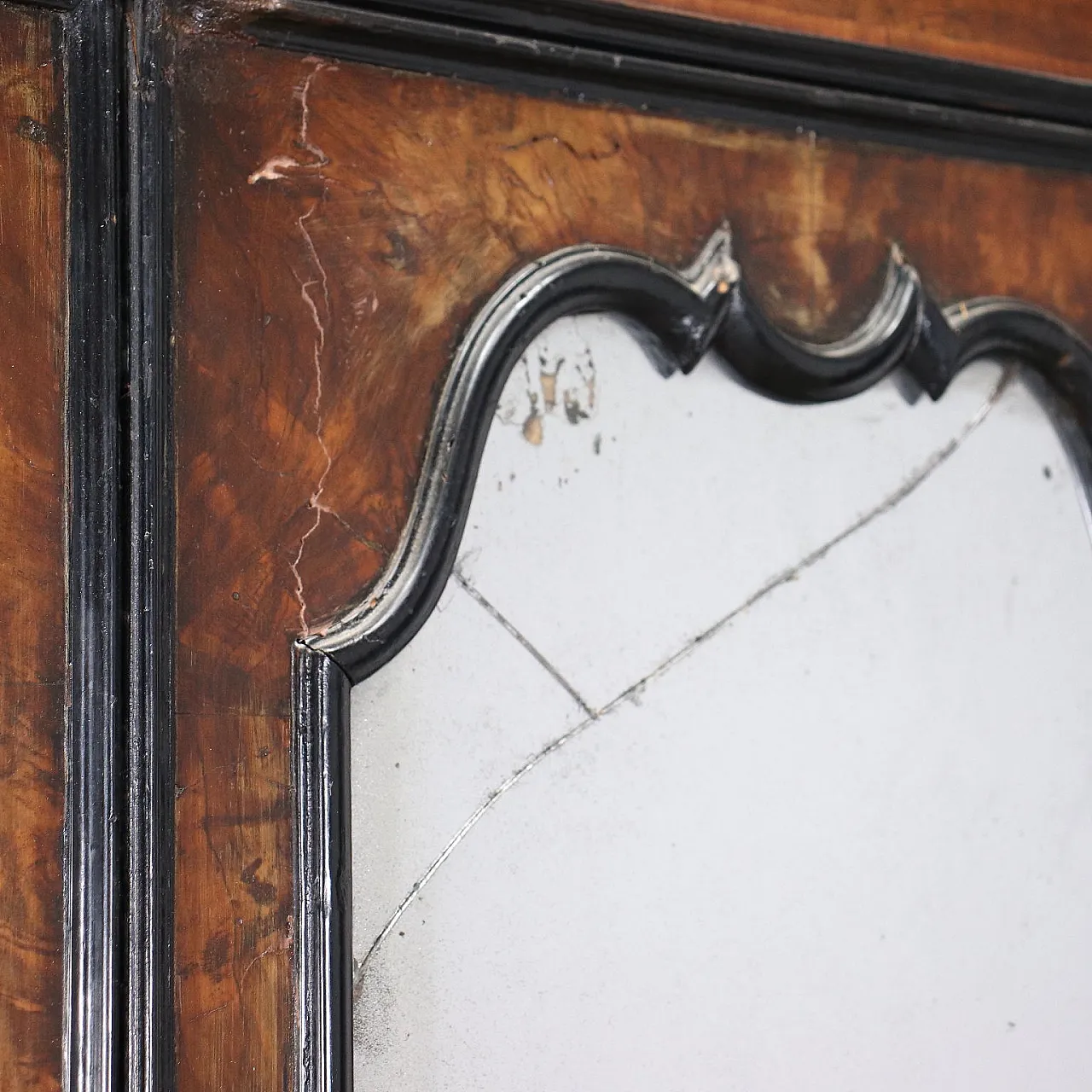 Baroque style wooden trumeau with mirrored doors, 18th century 6