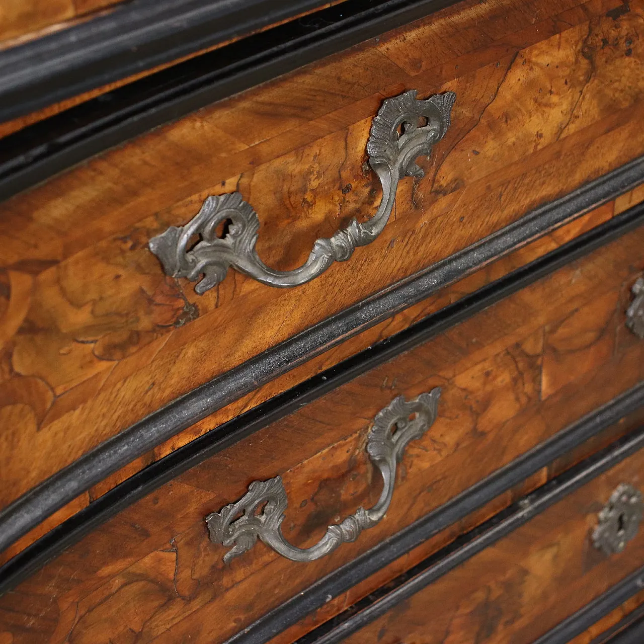 Baroque style wooden trumeau with mirrored doors, 18th century 10