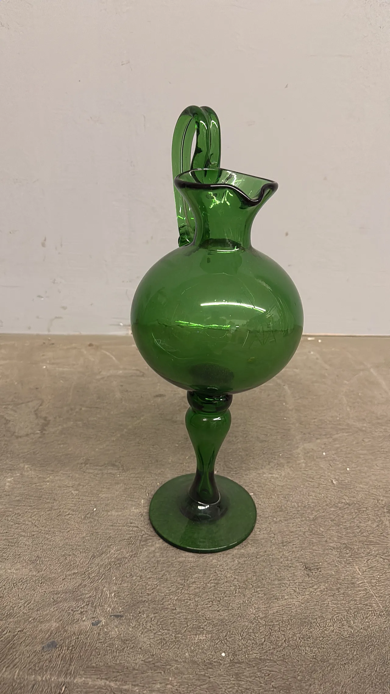 Versatoio brocca  in vetro verde soffiato, Empoli, primi '900 2