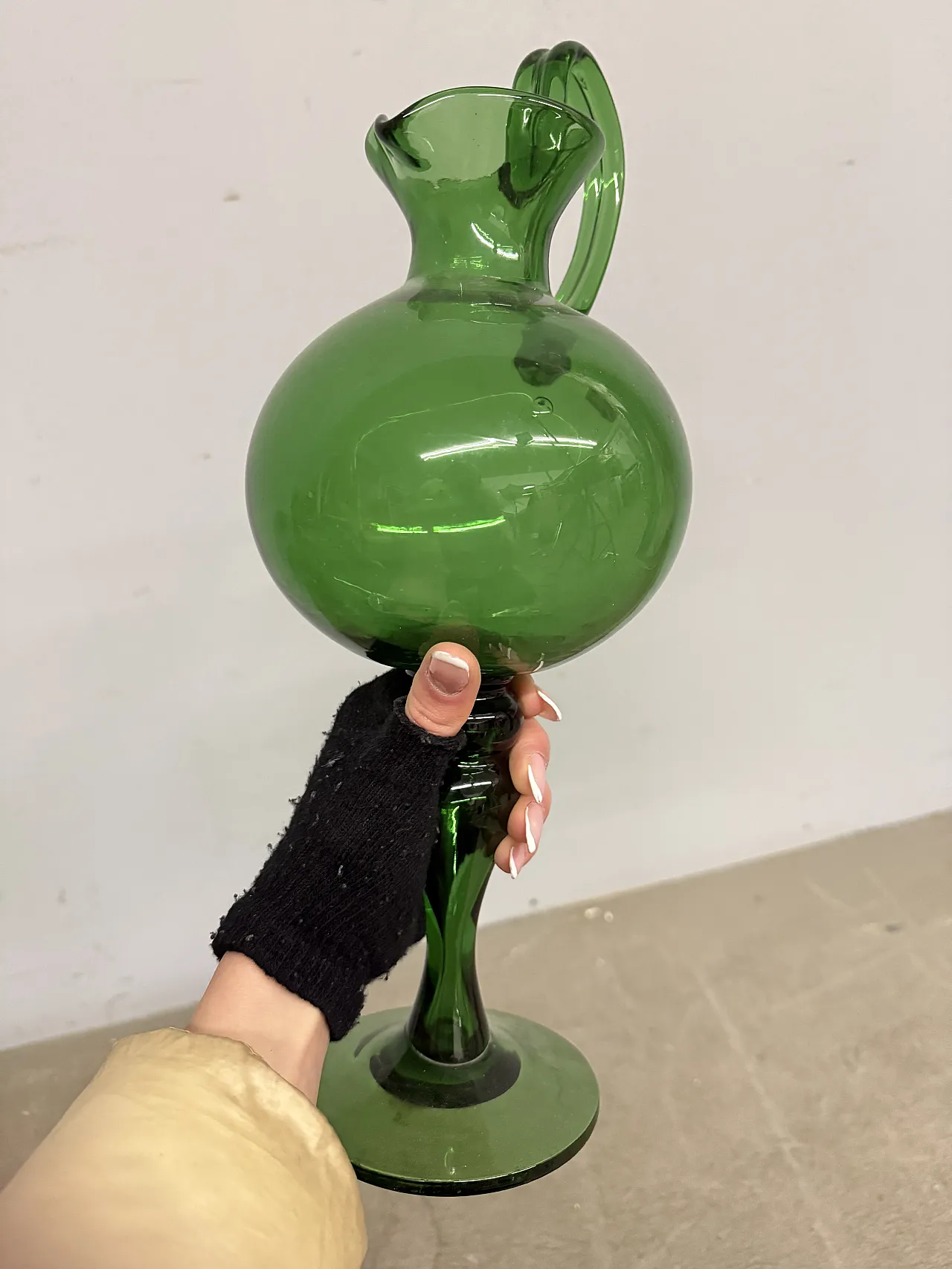 Versatoio brocca  in vetro verde soffiato, Empoli, primi '900 3