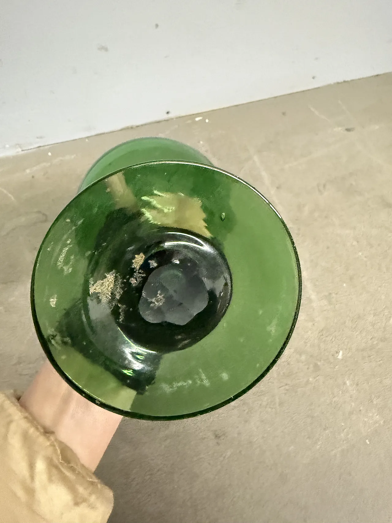 Versatoio brocca  in vetro verde soffiato, Empoli, primi '900 4