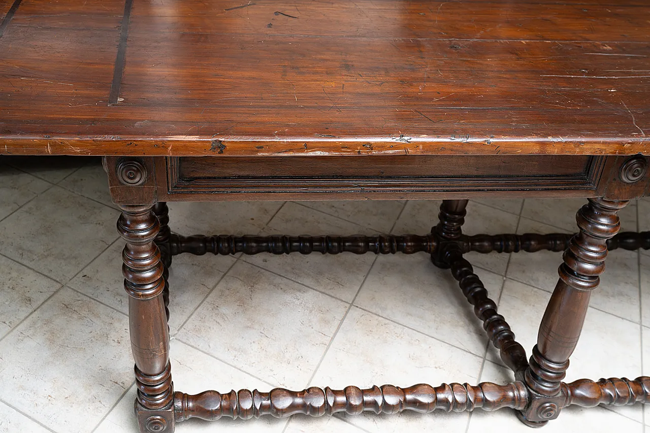 Refectory table in solid walnut, Tuscany, late 17th century 3