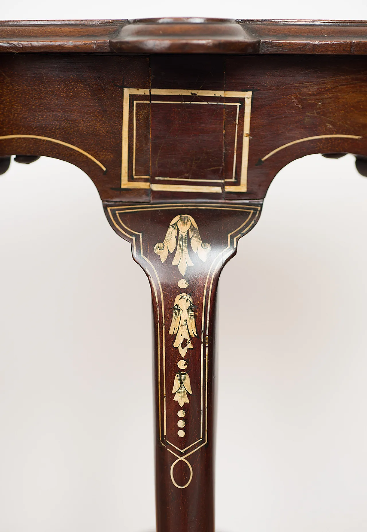 Tavolino Eduardiano Inglese in mogano massello con innesti, 19th c. 4