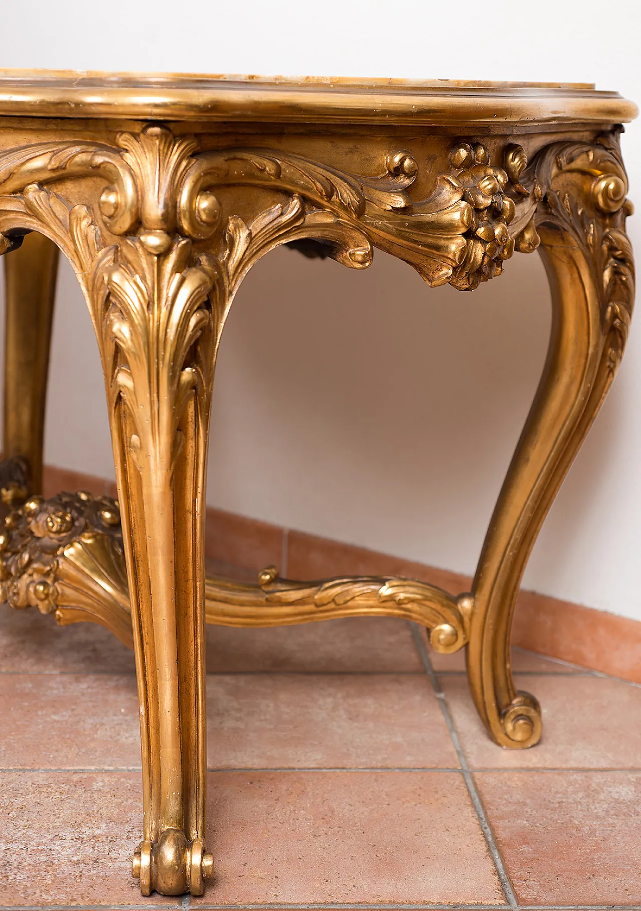 Golden and carved wooden table with Napoleon III onice top, 20th c, 5