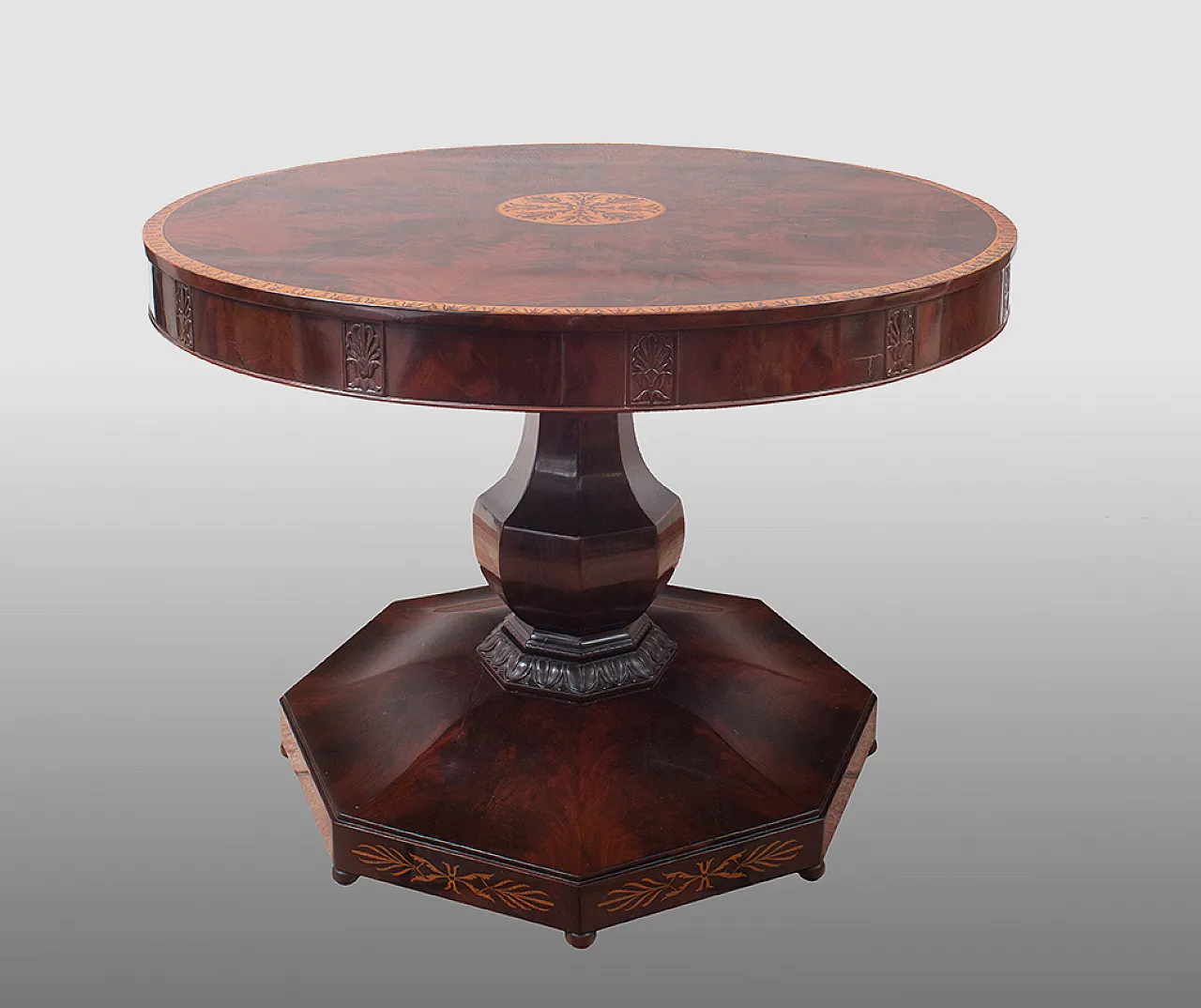 Smith Neapolitan table in mahogany feather with int grafts, 19th c. 1