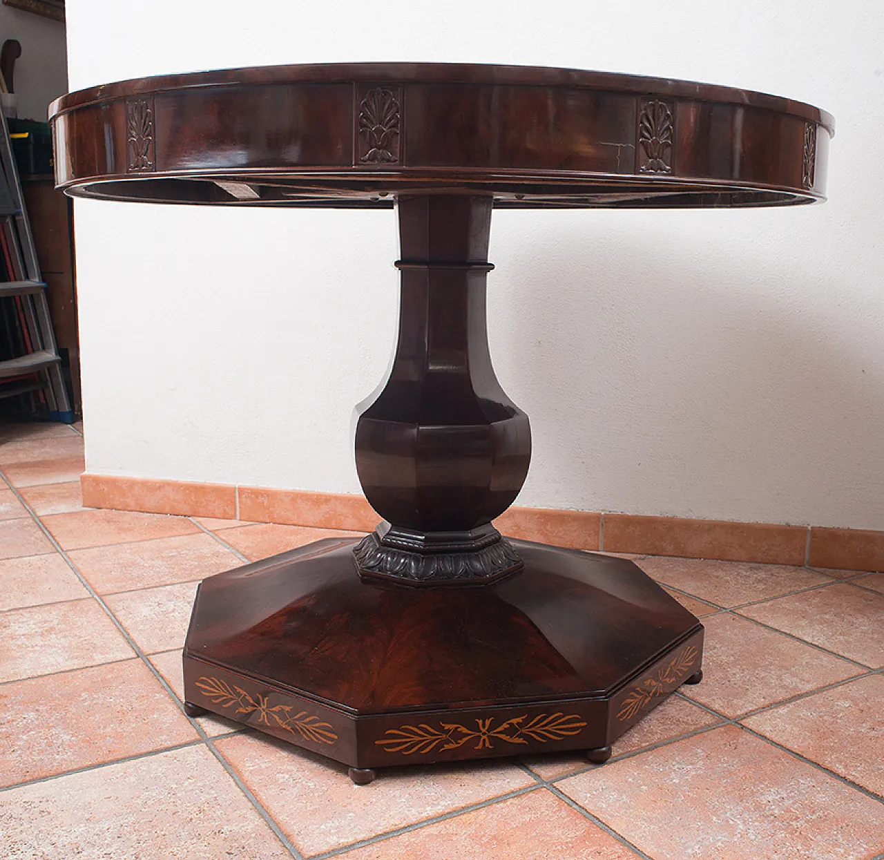 Smith Neapolitan table in mahogany feather with int grafts, 19th c. 3
