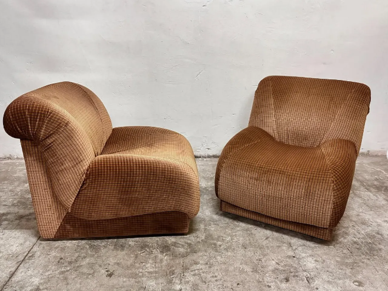 Pair of Doimo armchairs, 1970s 3