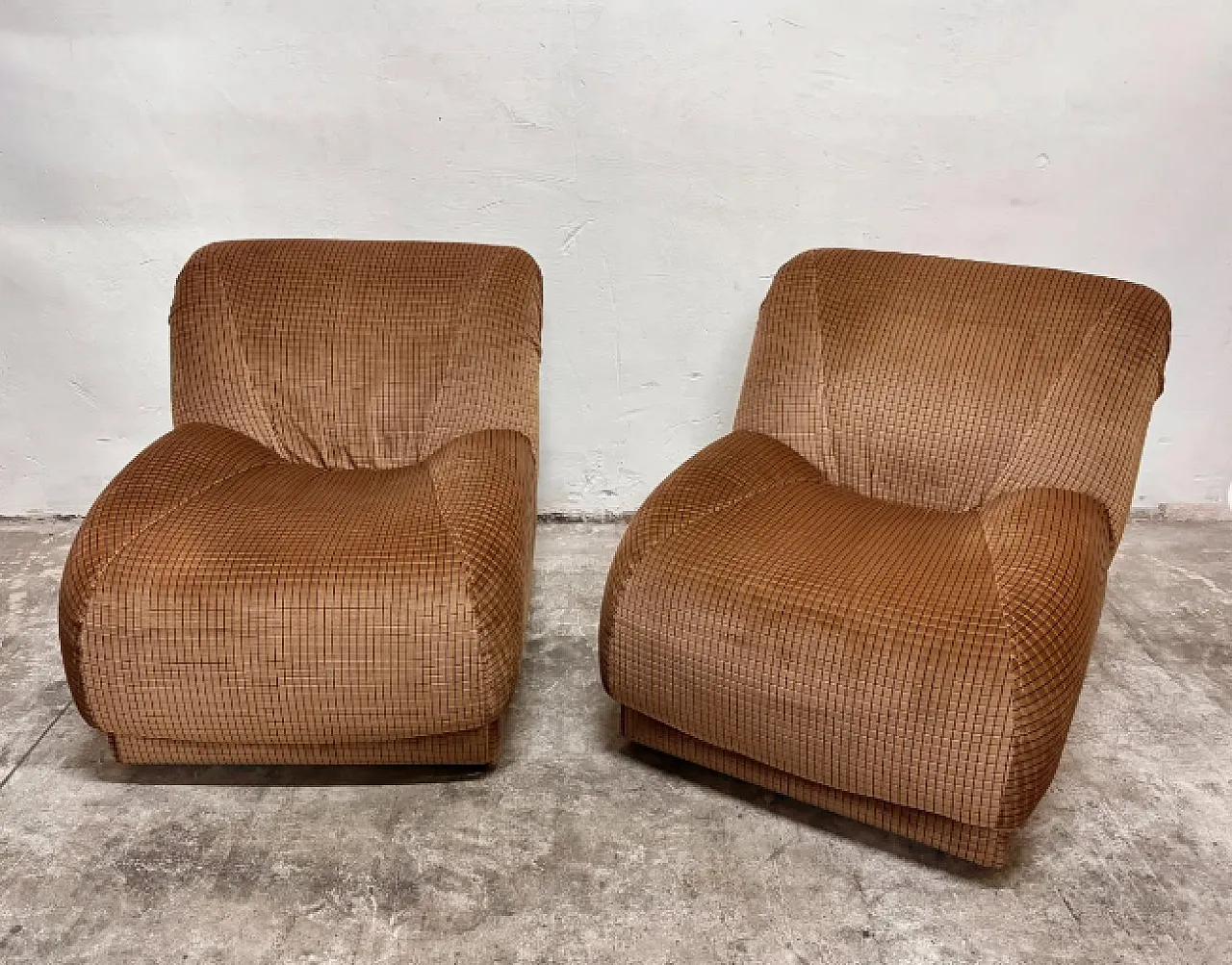 Pair of Doimo armchairs, 1970s 4