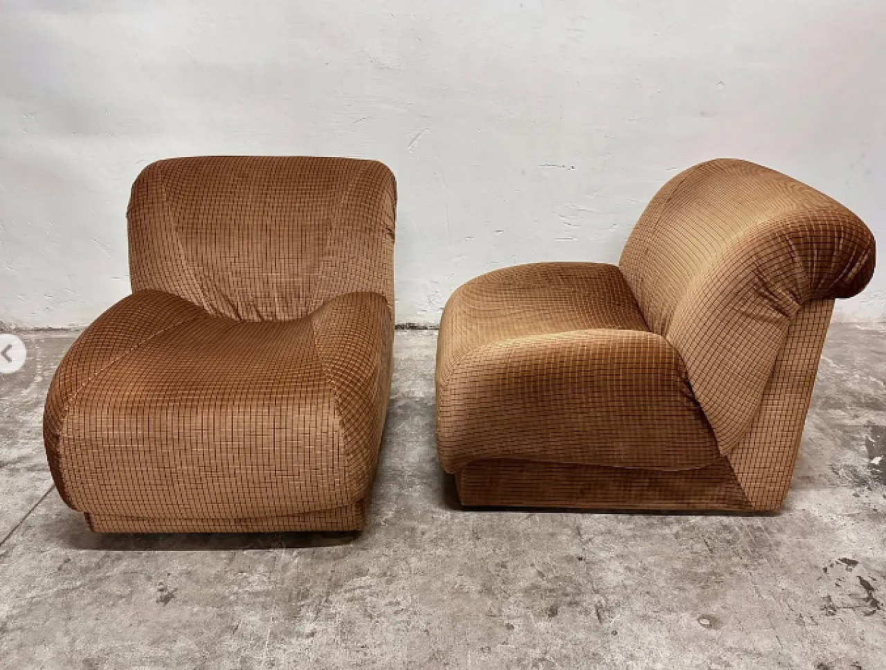 Pair of Doimo armchairs, 1970s 5