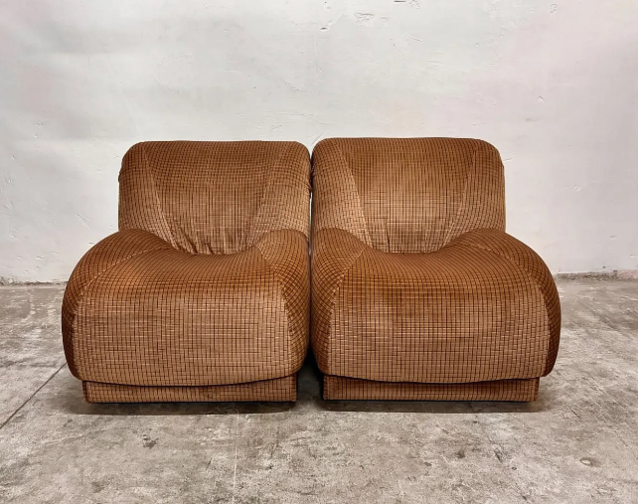 Pair of Doimo armchairs, 1970s 7