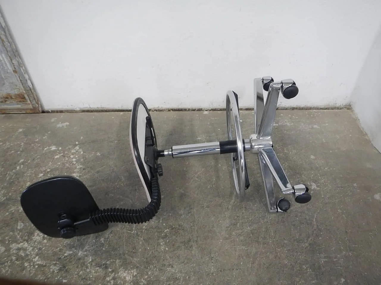 Sgabello con ruote e schienale, 1980 2