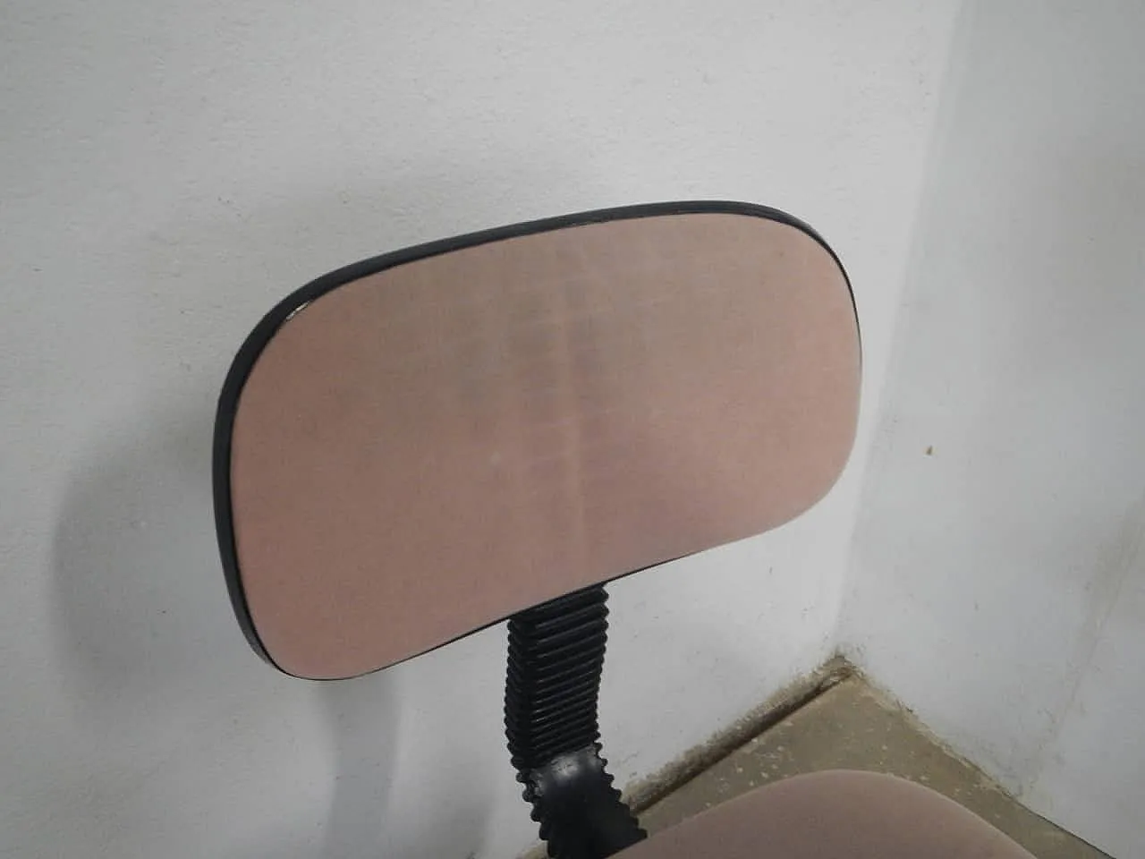 Sgabello con ruote e schienale, 1980 3