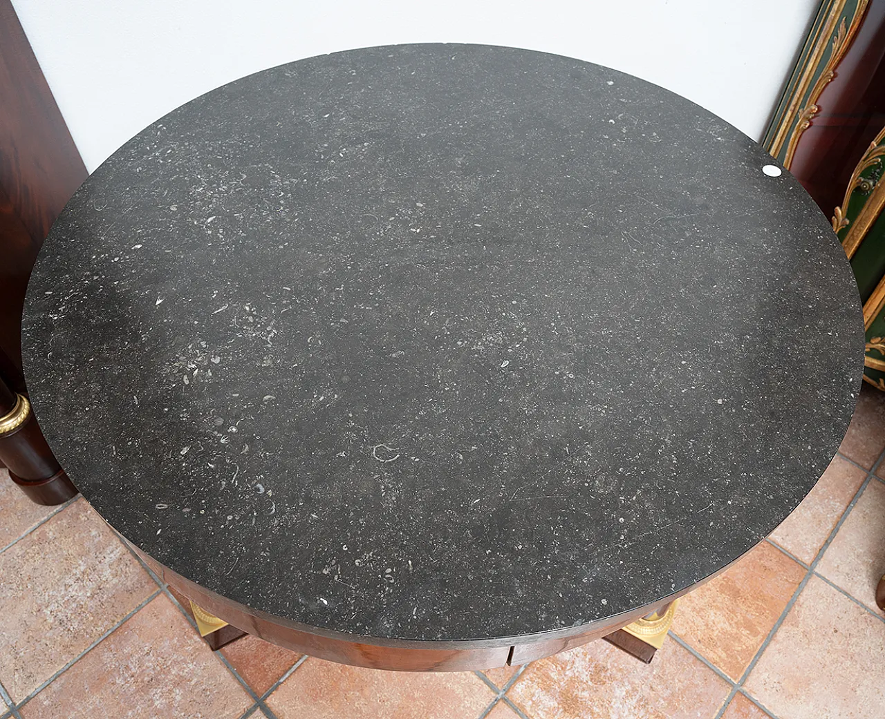 Tavolino Impero in piuma di mogano con piano in marmo nero, '800 2